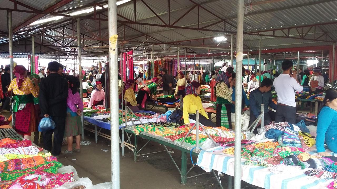 Binh Minh Hostel Đồng Văn Esterno foto