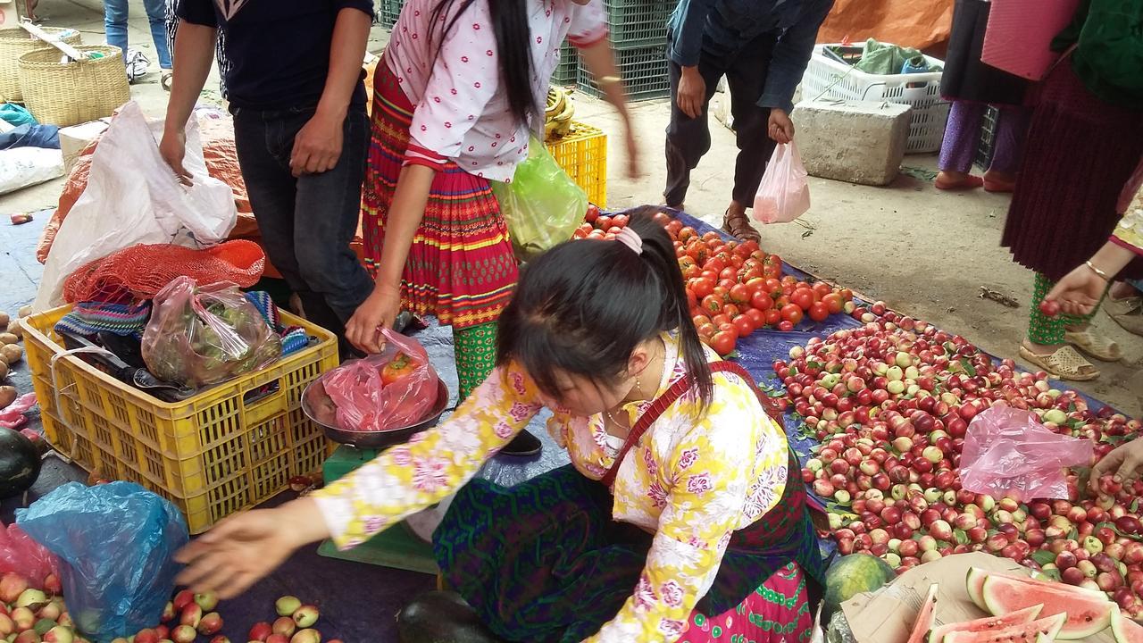Binh Minh Hostel Đồng Văn Esterno foto