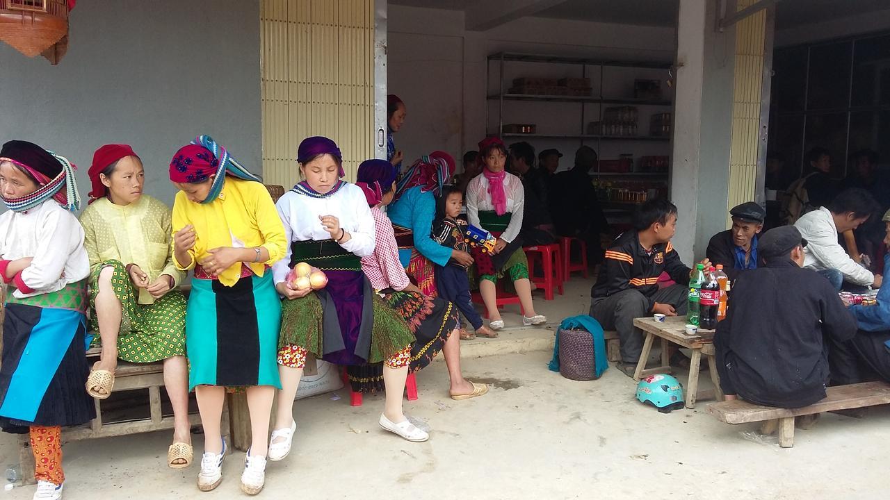 Binh Minh Hostel Đồng Văn Esterno foto