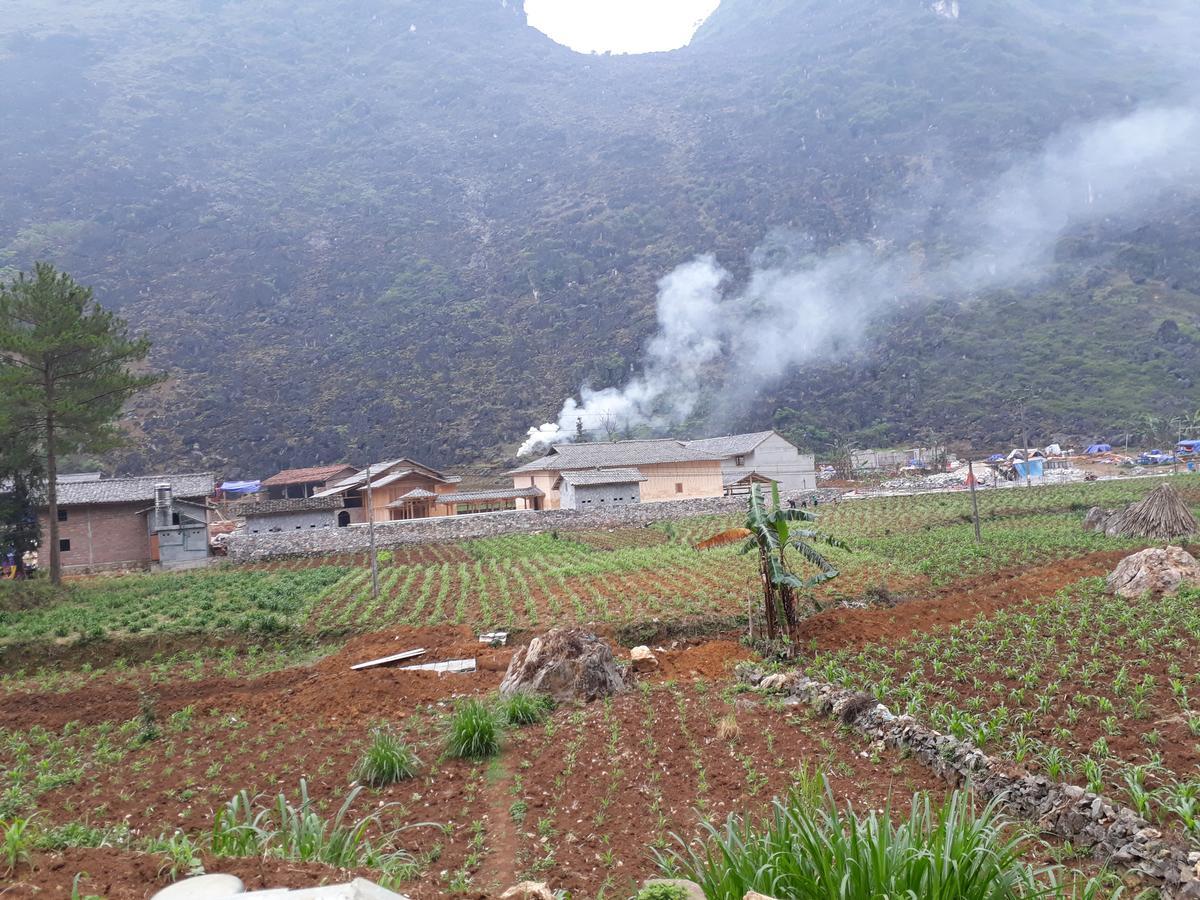 Binh Minh Hostel Đồng Văn Esterno foto
