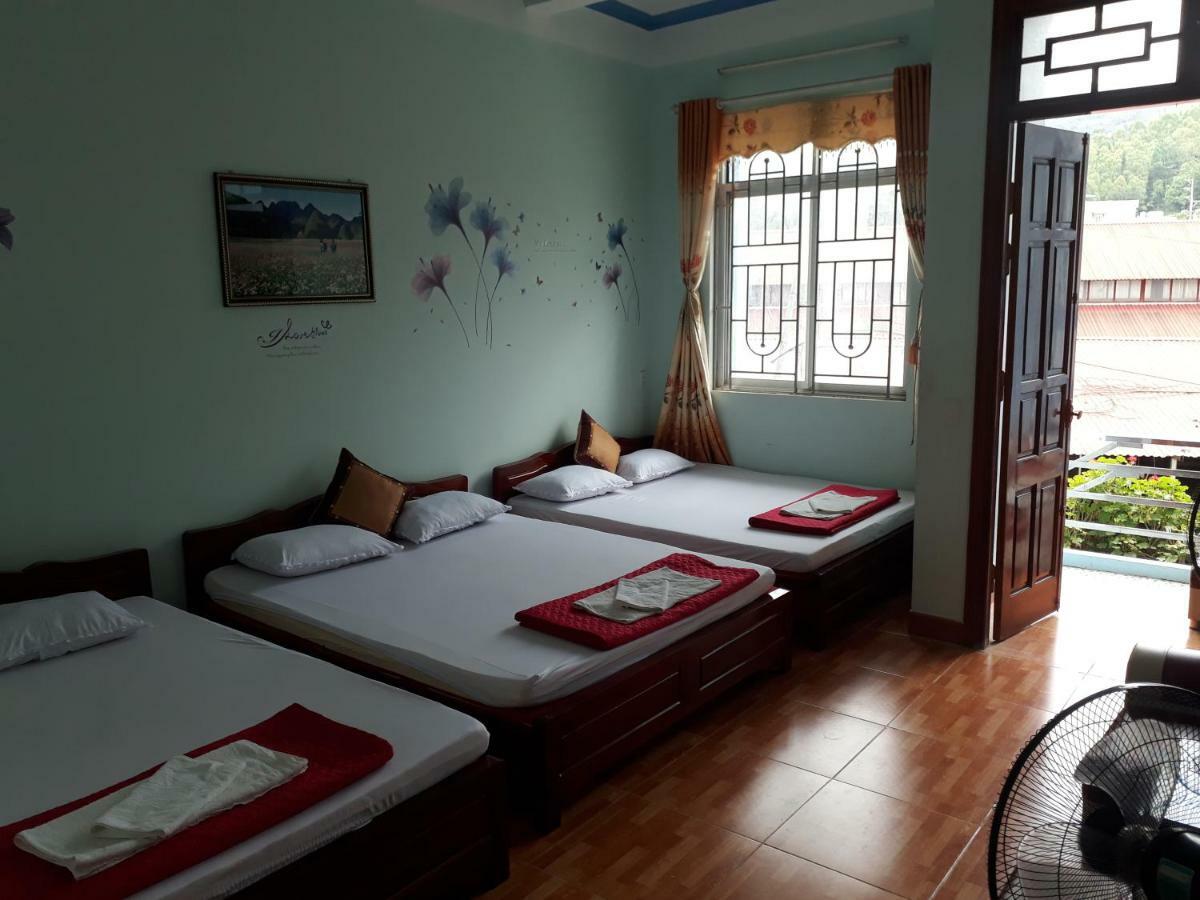 Binh Minh Hostel Đồng Văn Esterno foto
